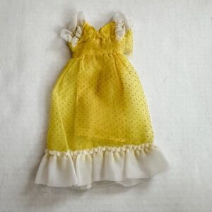1975 Vintage Barbie 7417‎ Best Buy Yellow Polka Dot Dress